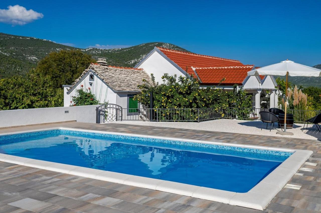 House Camellia With Fenced Pool And Playground Villa Blizna Donja Exteriör bild