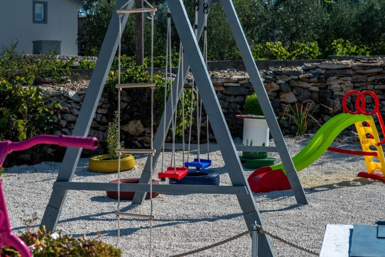 House Camellia With Fenced Pool And Playground Villa Blizna Donja Exteriör bild